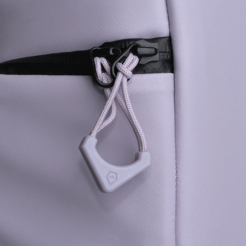 wandrd-tech-bag-worryless-zipper-puller-uyuni-purple image 4