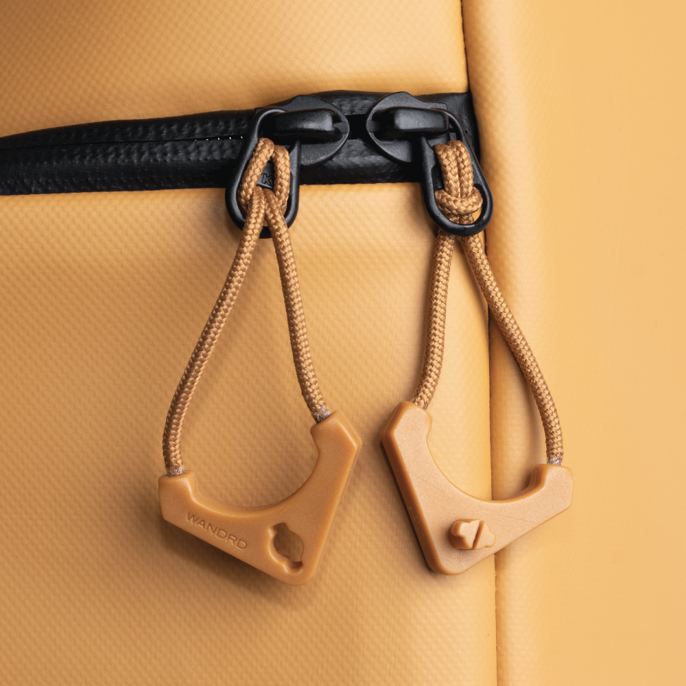 wandrd-tech-bag-worryless-rei-verschluss-zieher-dallol-yellow image 3