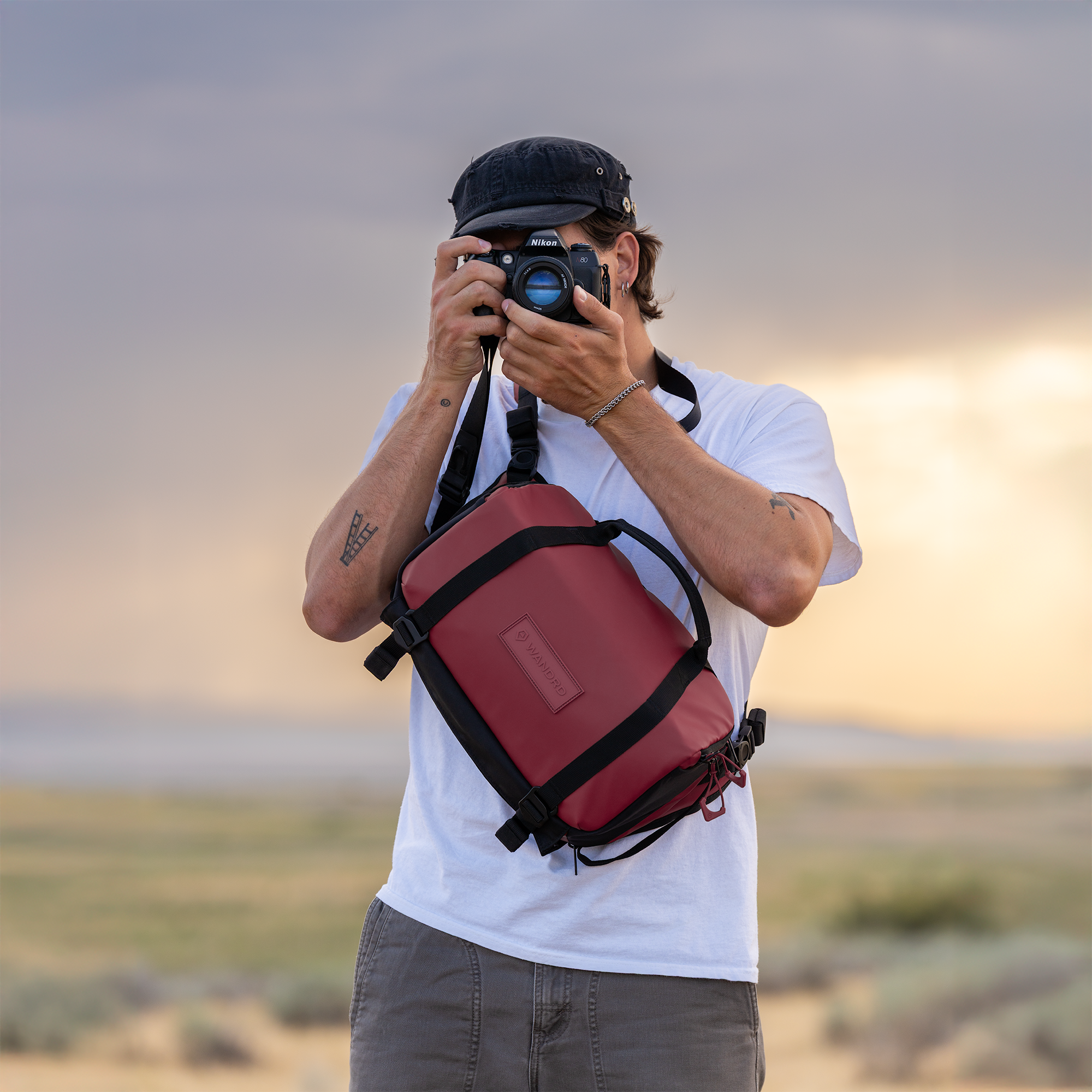 wandrd-rogue-9l-sling-rhone-burgundy-kamera-umh-ngetasche image 7