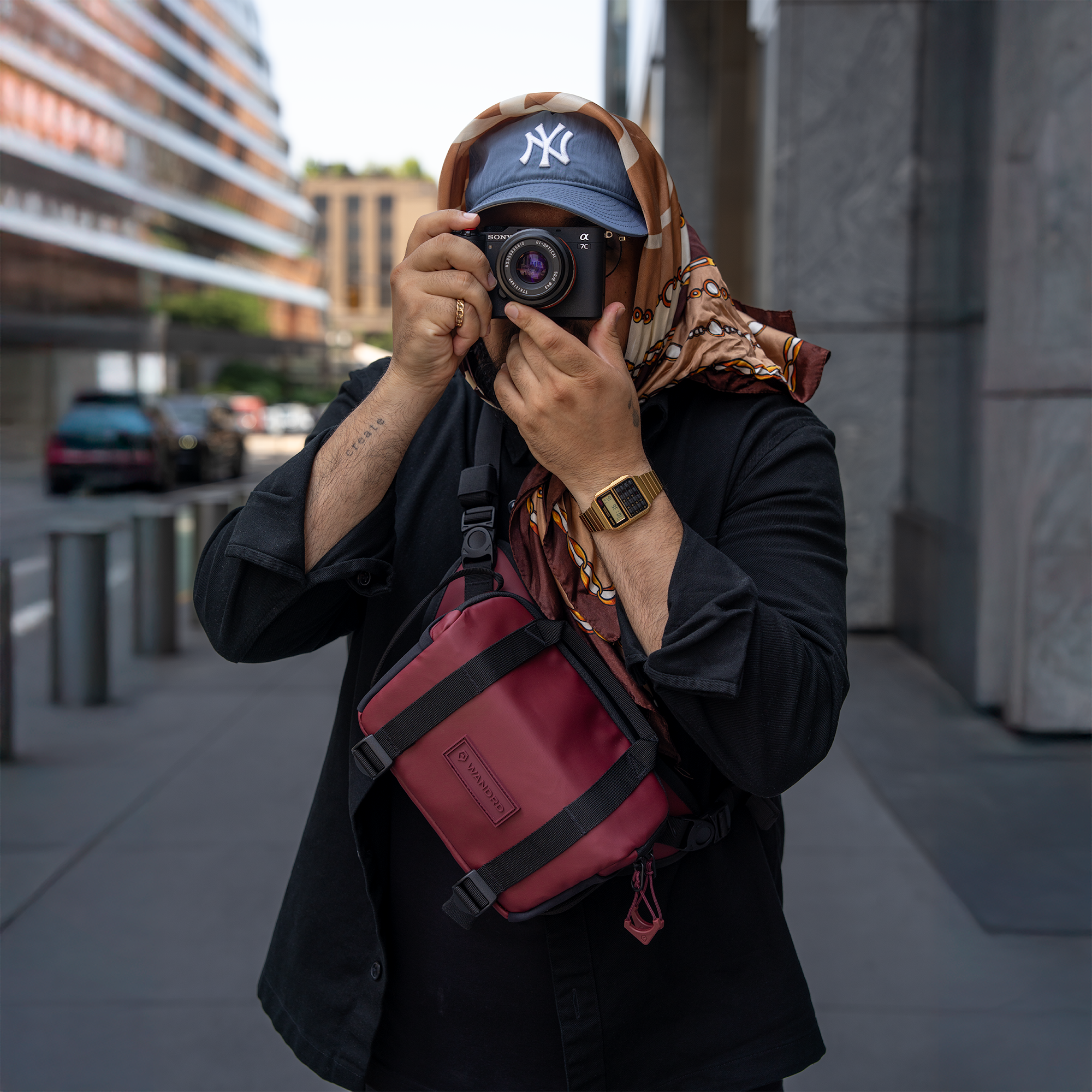 wandrd-rogue-4l-sling-umh-ngetasche-rhone-burgundy-kamera image 7
