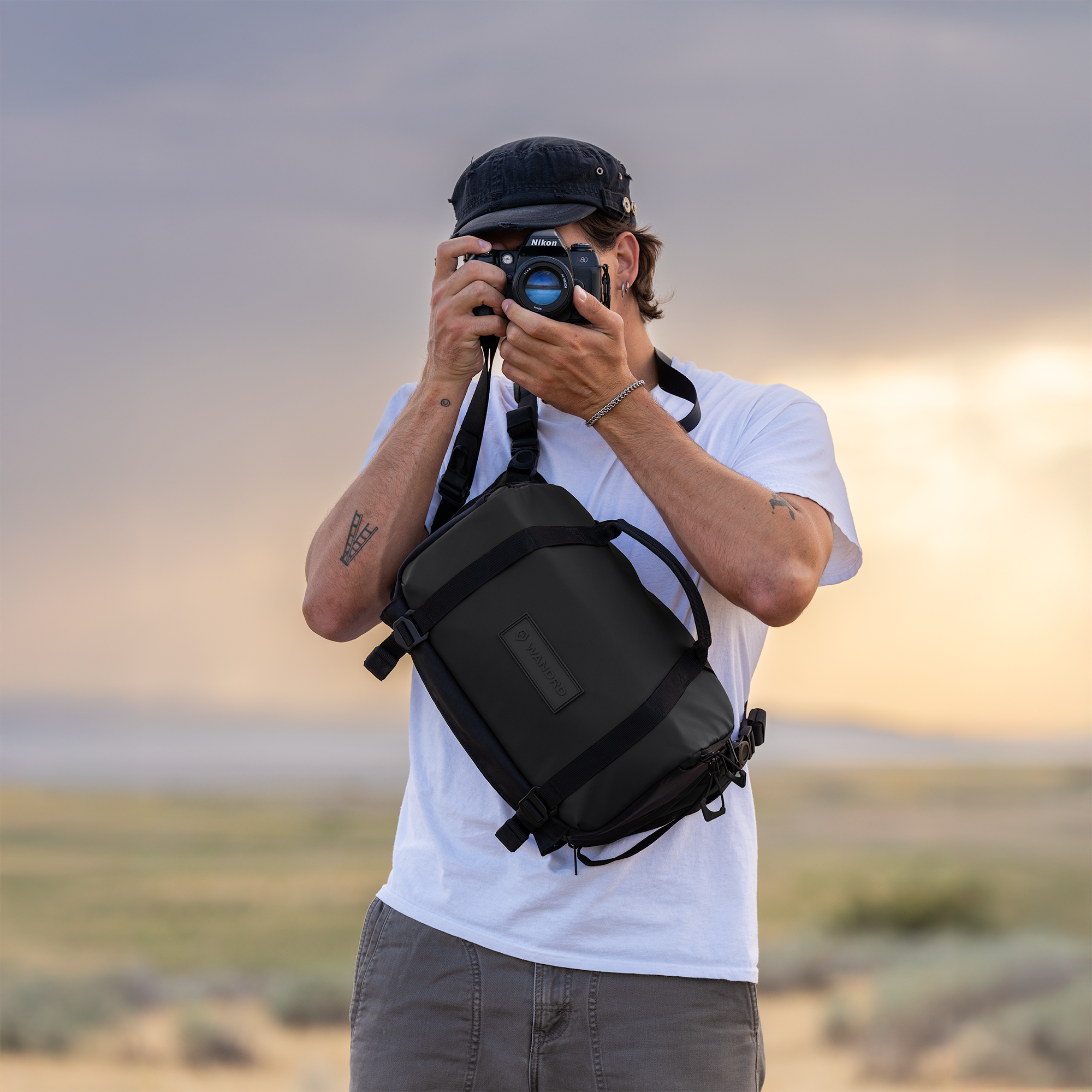 wandrd-rogue-9l-sling-umh-ngetasche-schwarz-laptop image 7