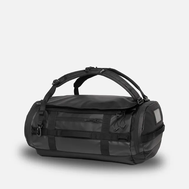 wandrd-carryall-duffel-30l-reisetasche-black-rucksack image 1