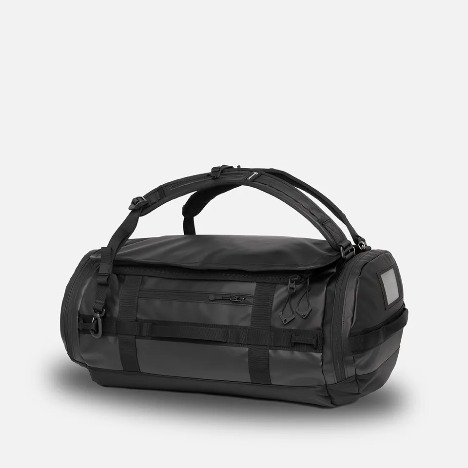 wandrd-carryall-duffel-30l-reisetasche-black-rucksack image 1