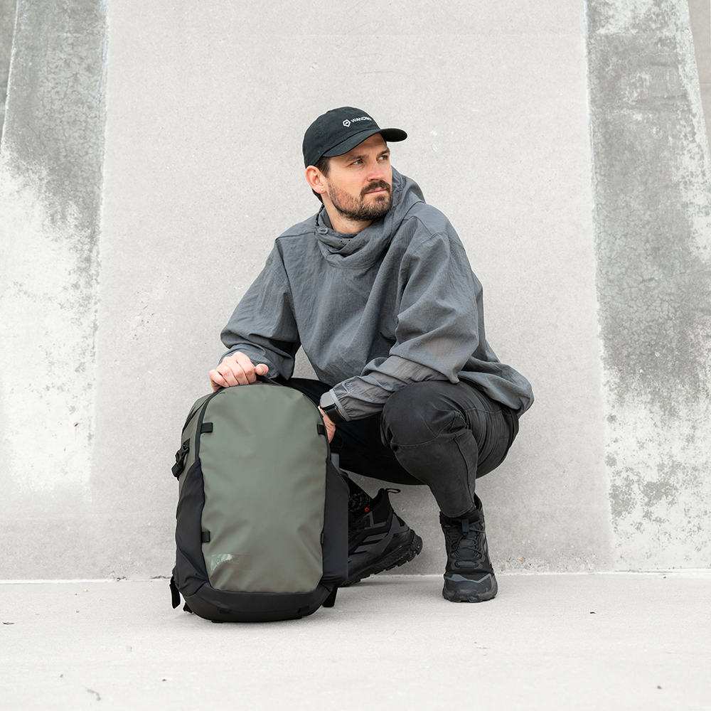 wandrd-prvke-nimbus-18l-rucksack-wasatch-green-laptop image 7