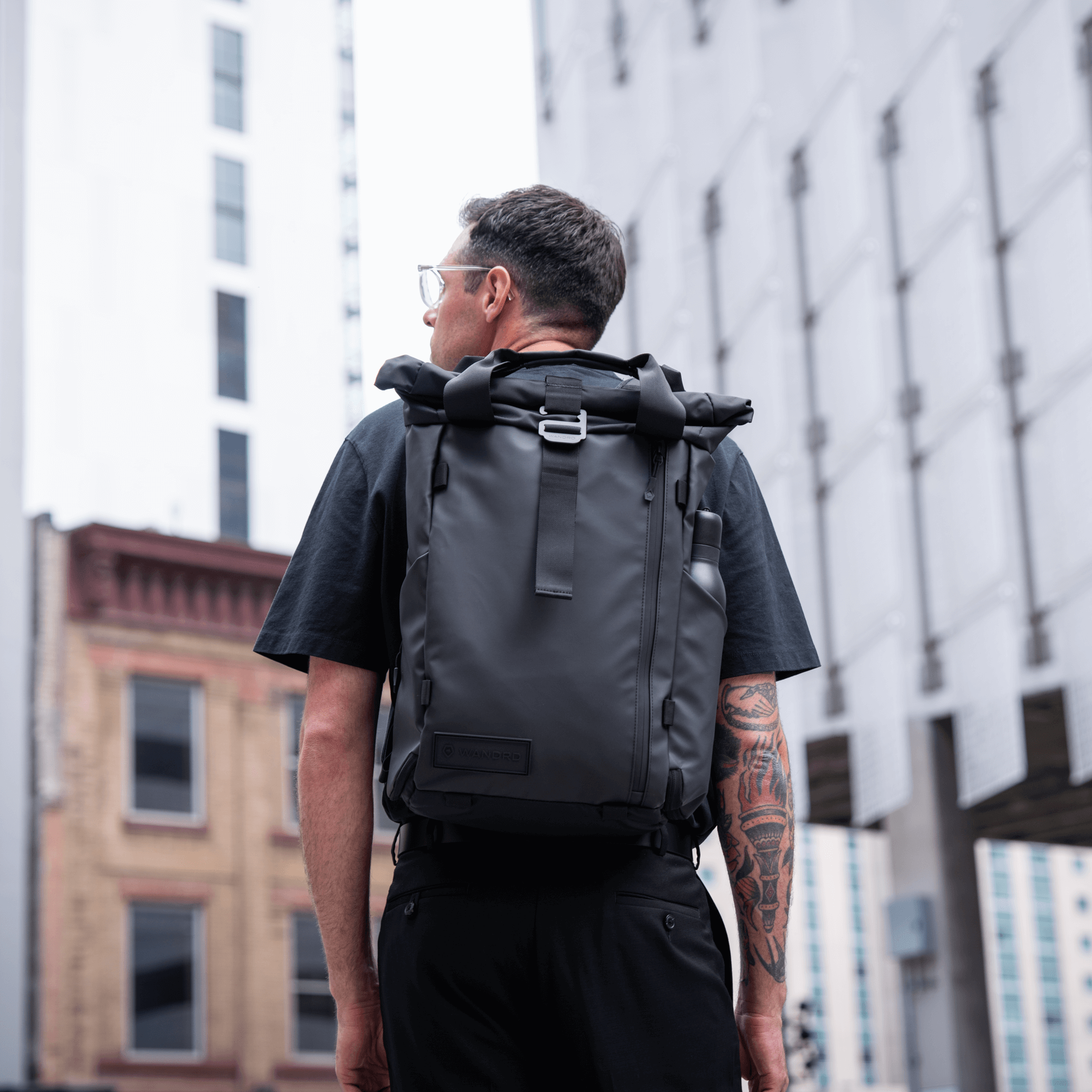 wandrd-prvke-edc-rucksack-schwarz-15-16-laptop-rolltop image 6