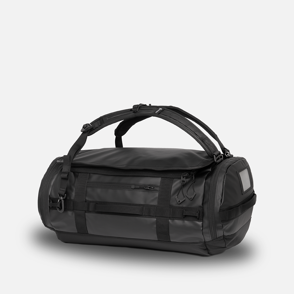 wandrd-carryall-duffel-30l-reisetasche-black-rucksack image 1