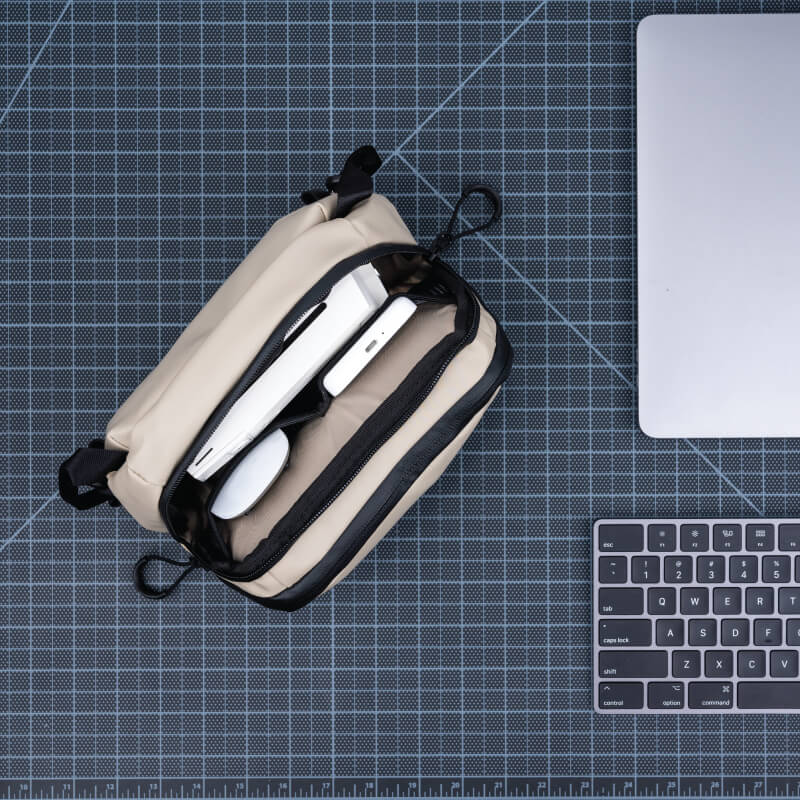 wandrd-tech-bag-large-organizer-yuma-tan image 5
