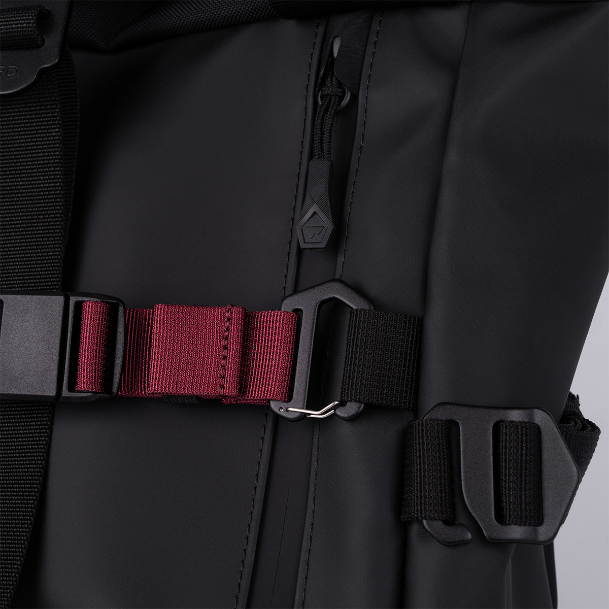 wandrd-tech-bag-premium-straps-rhone-burgundy-gurte image 2