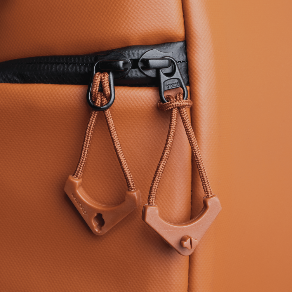 wandrd-tech-bag-worryless-zipper-puller-sedona-orange image 3