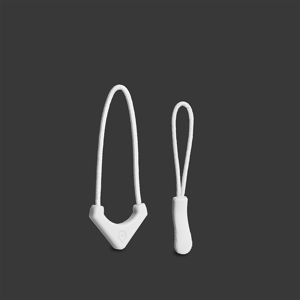 wandrd-tech-bag-zipper-puller-cloudbreak-white-reiverschl image 2