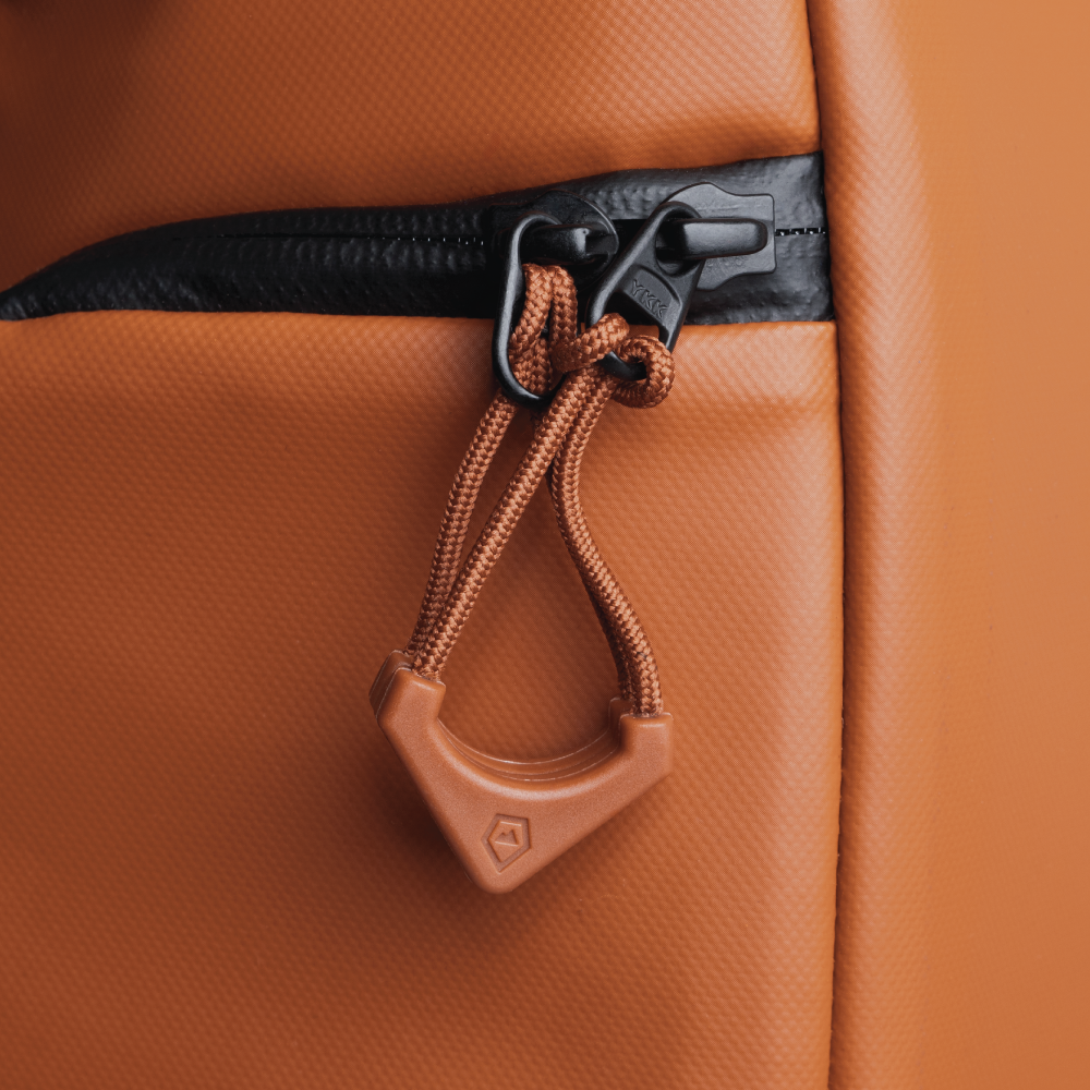 wandrd-tech-bag-worryless-zipper-puller-sedona-orange image 4