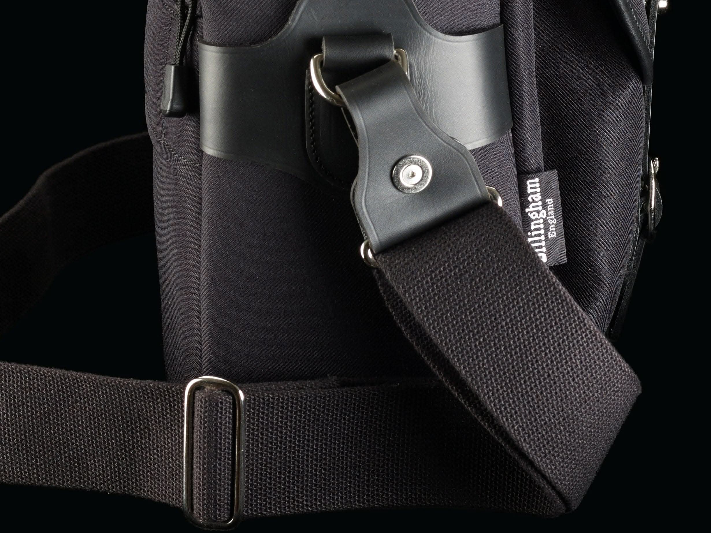 billingham-hadley-h1-schultergurt-schwarz-leder-messing image 5