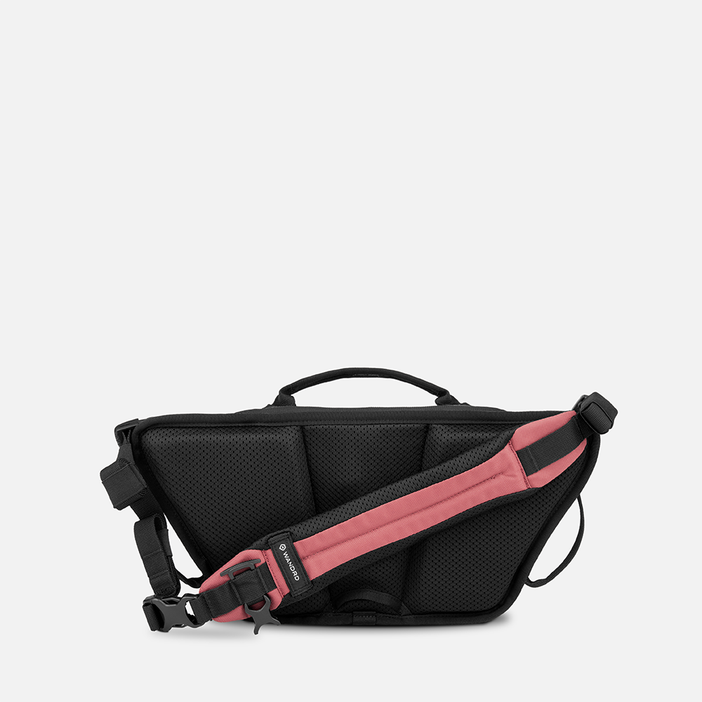 wandrd-rogue-6l-sling-crossbody-rhone-burgundy-16-laptop image 6
