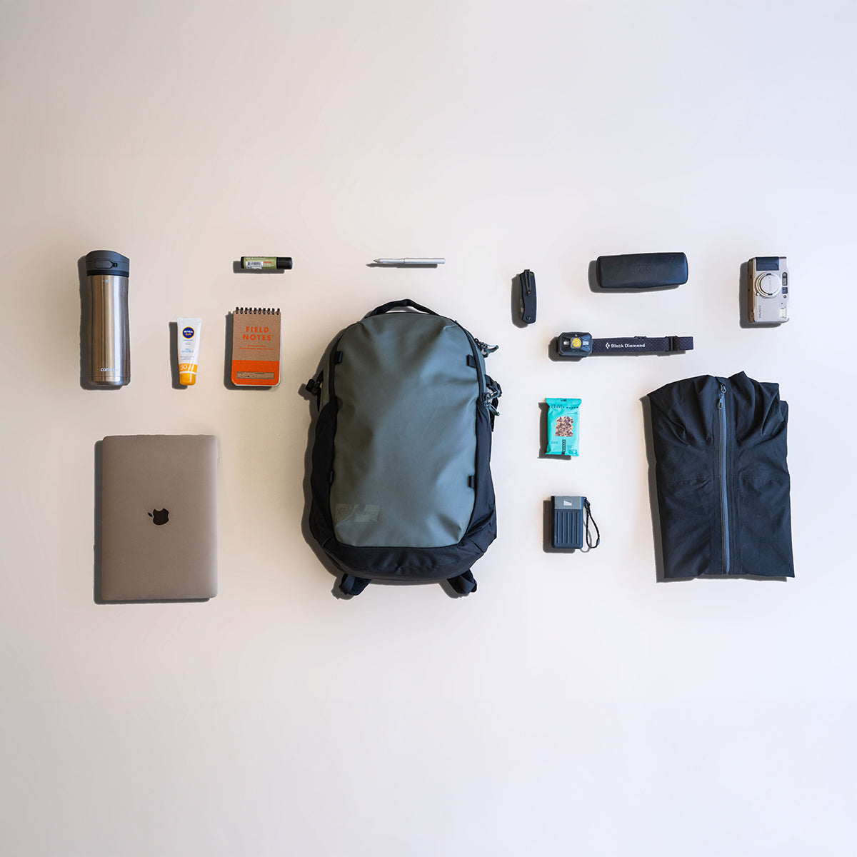 wandrd-prvke-nimbus-18l-rucksack-wasatch-green-laptop image 2