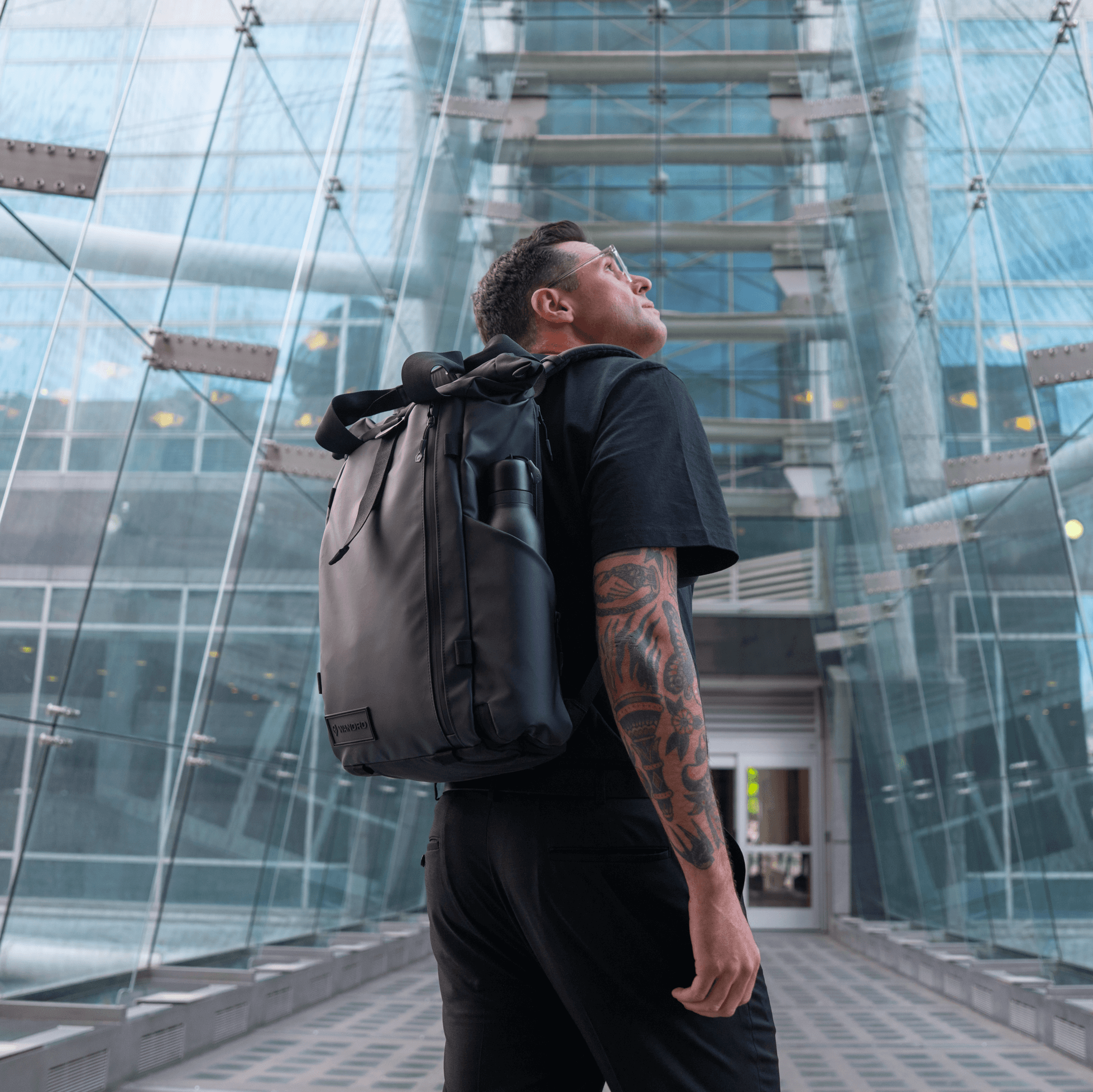 wandrd-prvke-edc-rucksack-schwarz-15-16-laptop-rolltop image 8