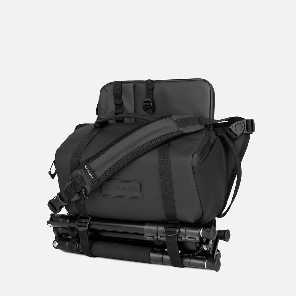 wandrd-rogue-9l-sling-umh-ngetasche-schwarz-laptop image 3