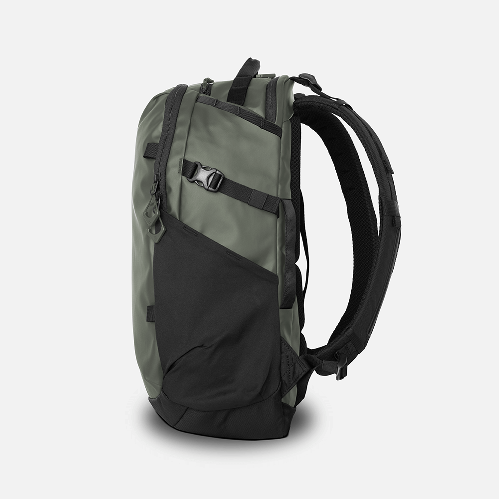 wandrd-prvke-nimbus-18l-rucksack-wasatch-green-laptop image 4