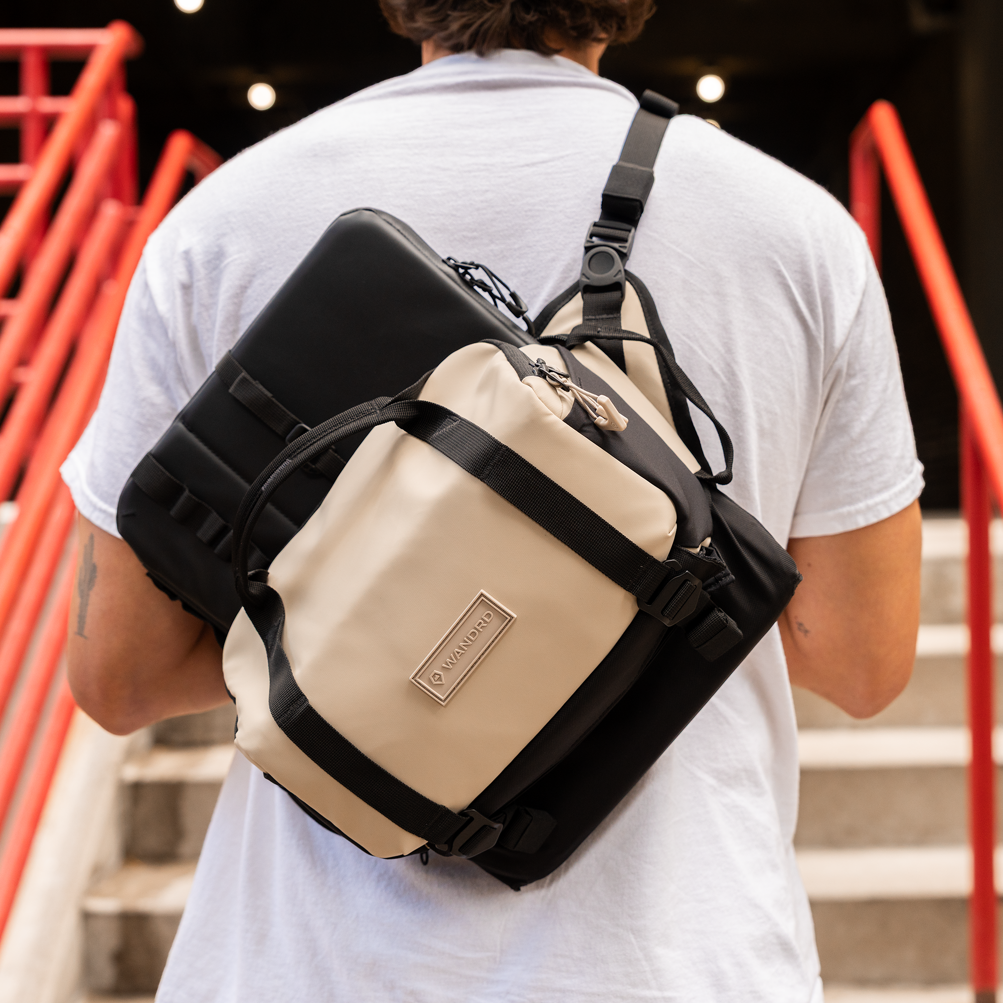 wandrd-rogue-6l-sling-umh-ngetasche-yuma-tan-laptop image 8