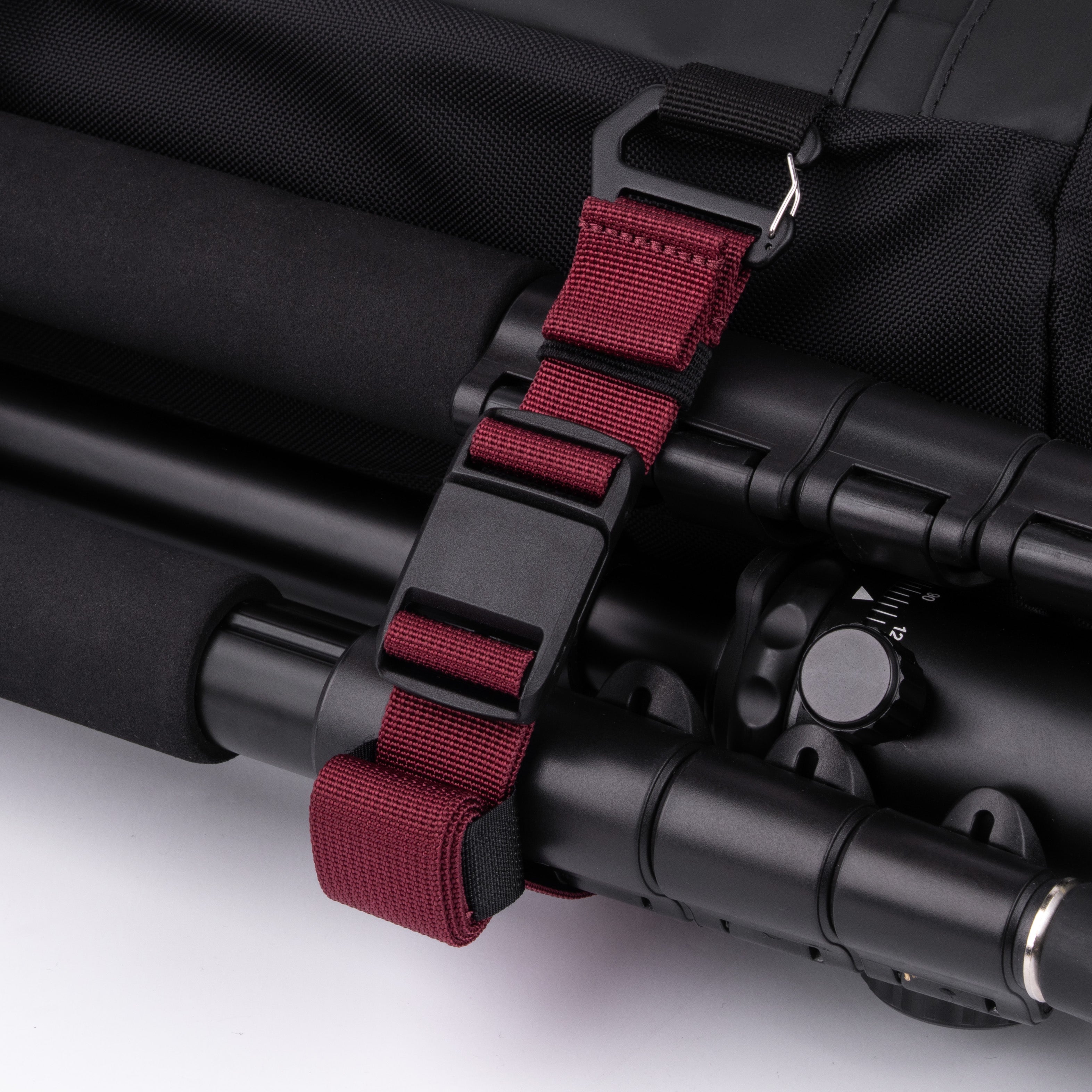 wandrd-tech-bag-premium-straps-rhone-burgundy-gurte image 3