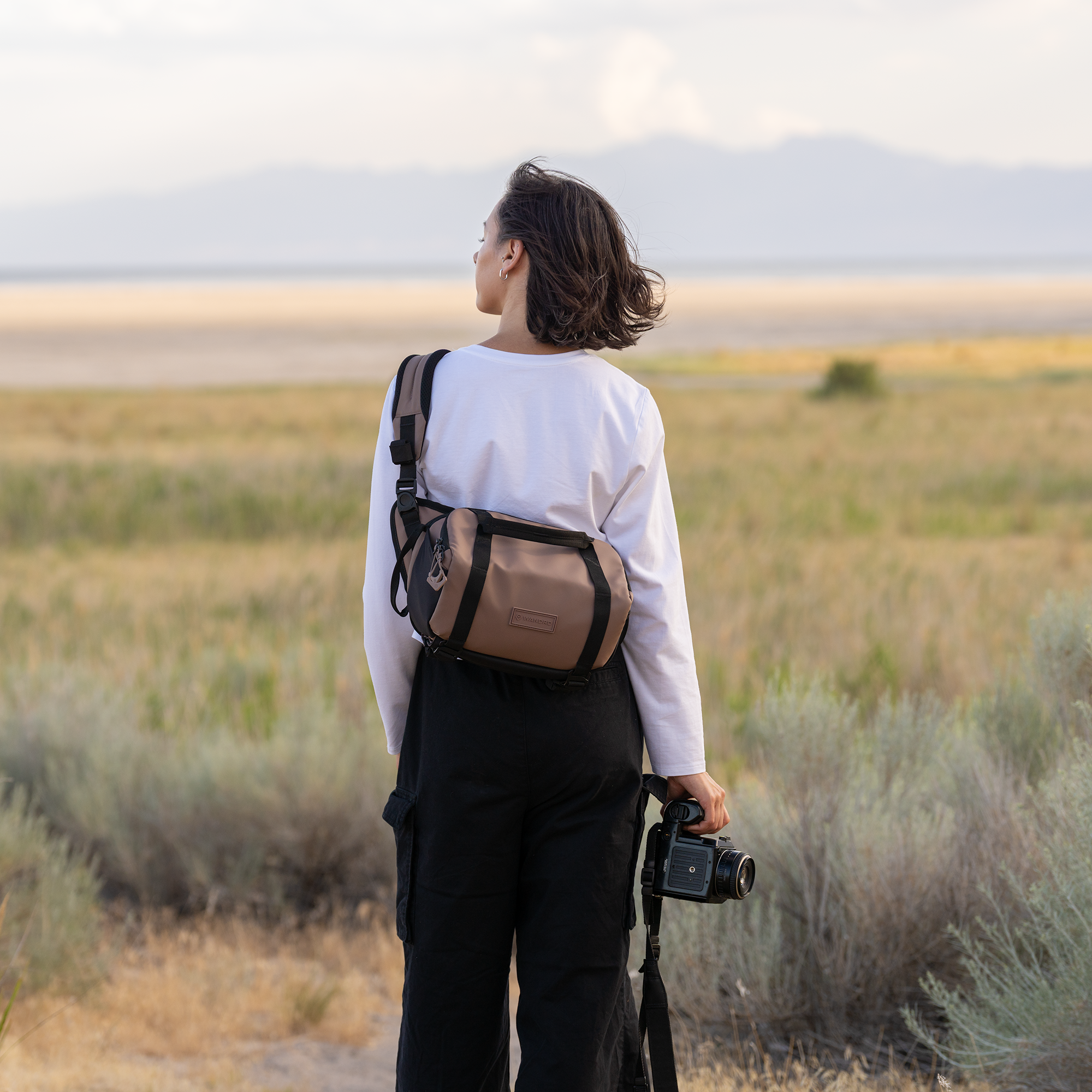 wandrd-rogue-6l-sling-atacama-clay-wetterfest-mit-laptopfach image 8