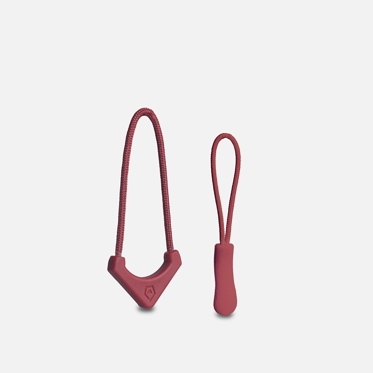 wandrd-tech-bag-zipper-pullers-reissverschlusszieher-burgundy image 2