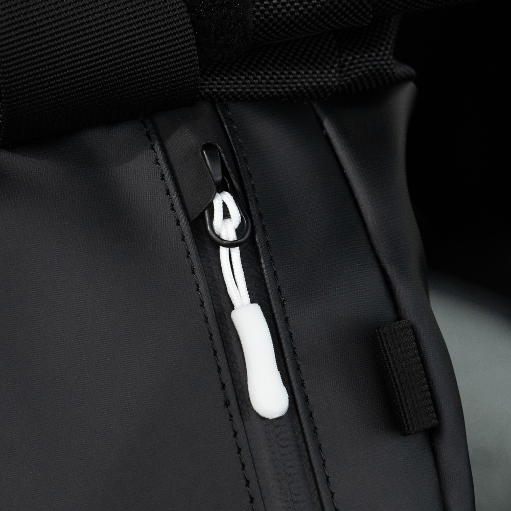 wandrd-tech-bag-zipper-puller-cloudbreak-white-reiverschl image 3