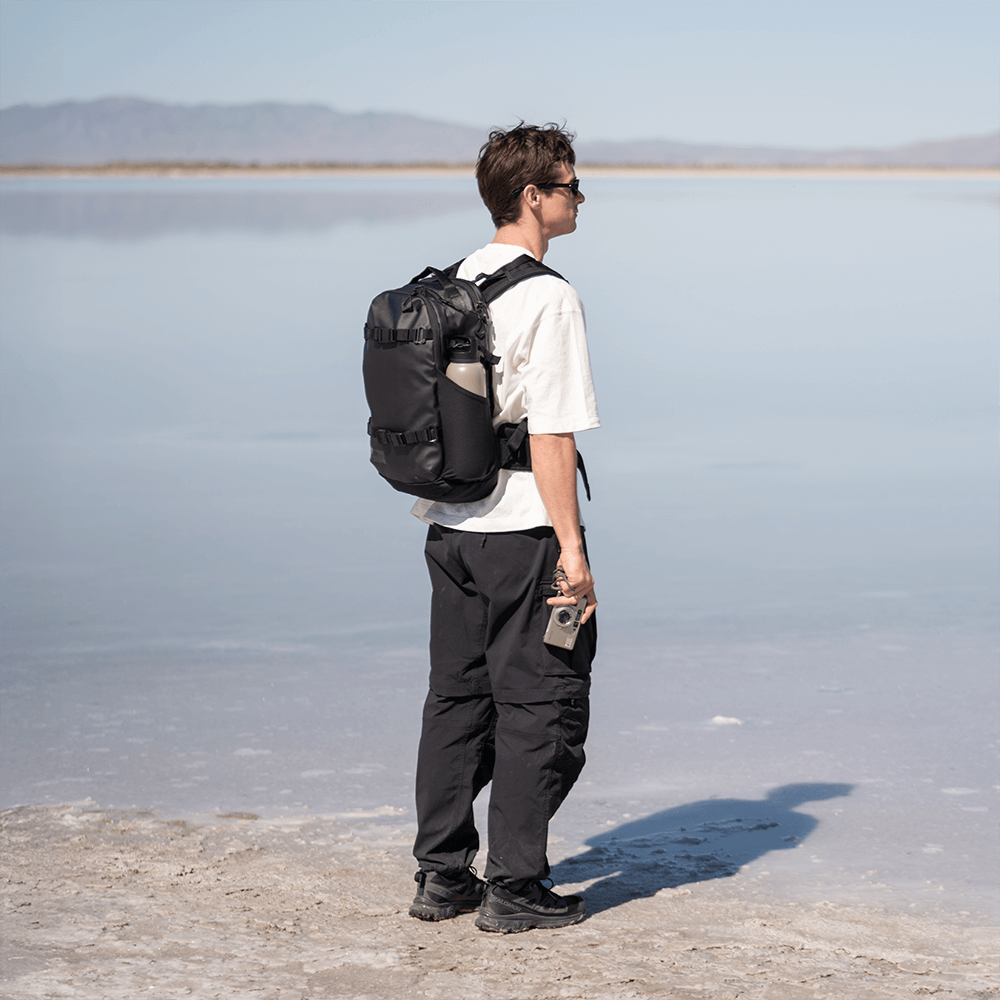 wandrd-nimbus-18l-rucksack-schwarz-laptop image 7